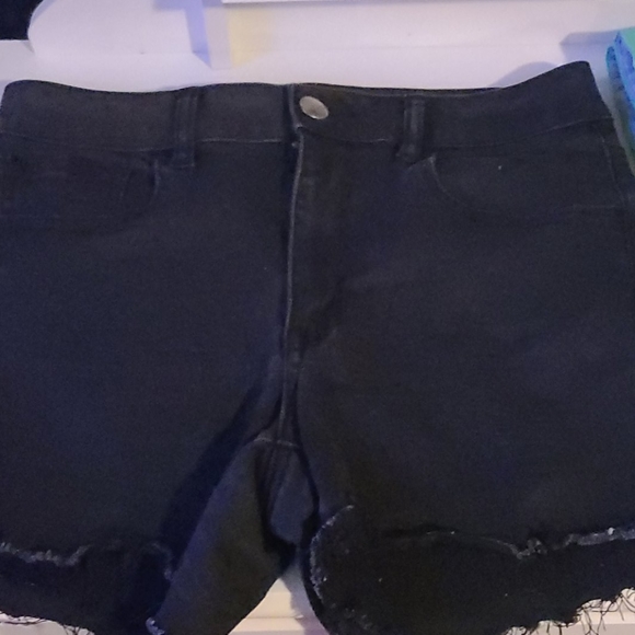 American Eagle Mid Rise Shortie - Picture 2 of 2